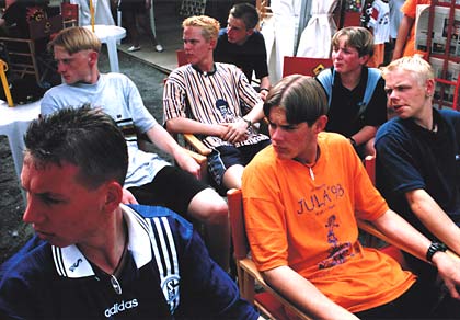 Spektakul&auml;re Spielszenen au&szlig;erhalb des linken Bildrandes